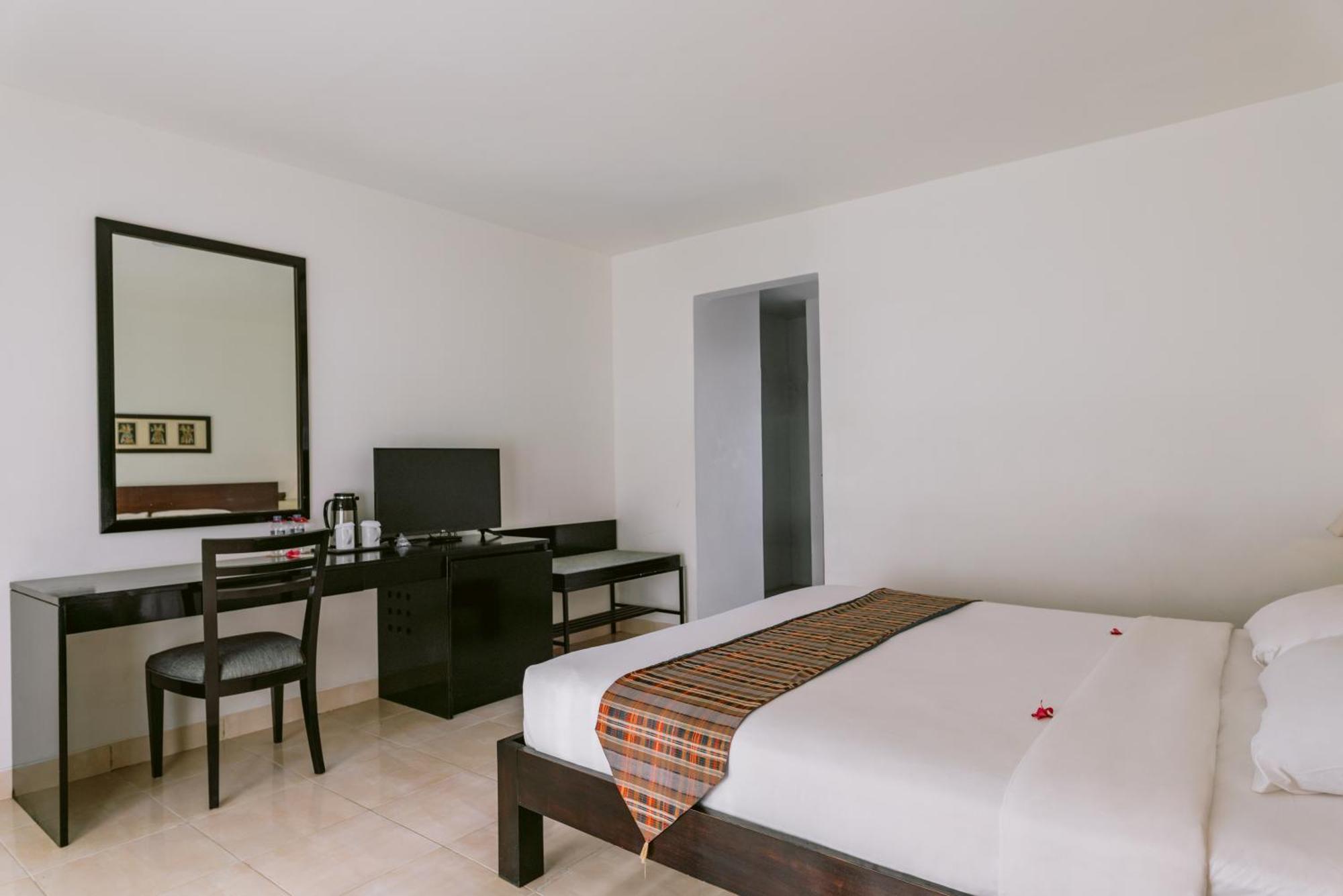 Legong Keraton Beach Hotel Canggu  Exterior photo