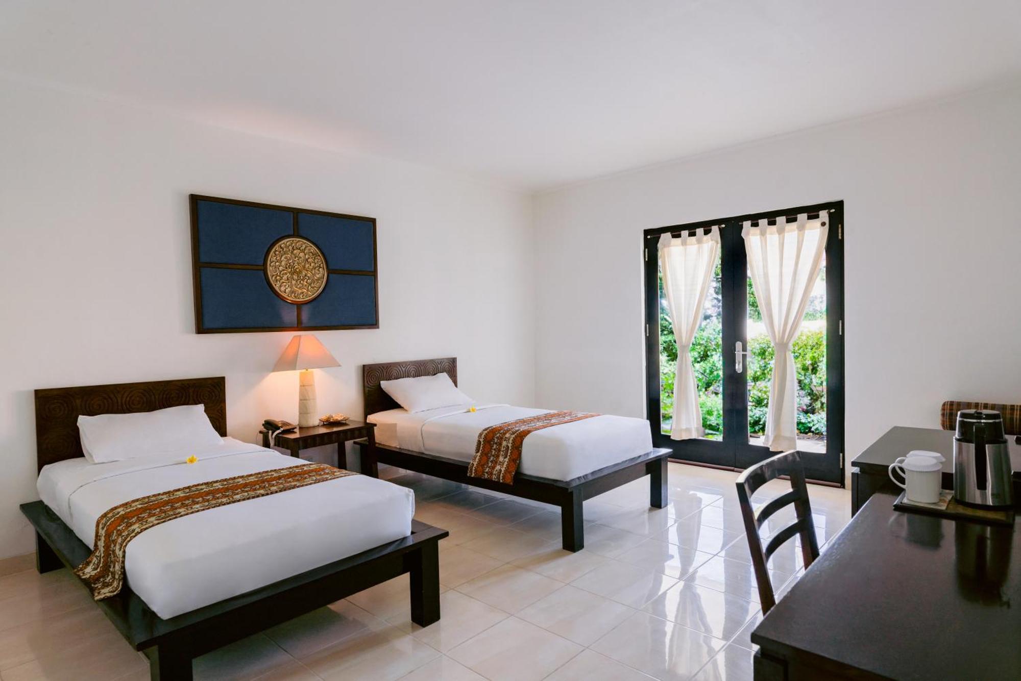 Legong Keraton Beach Hotel Canggu  Exterior photo