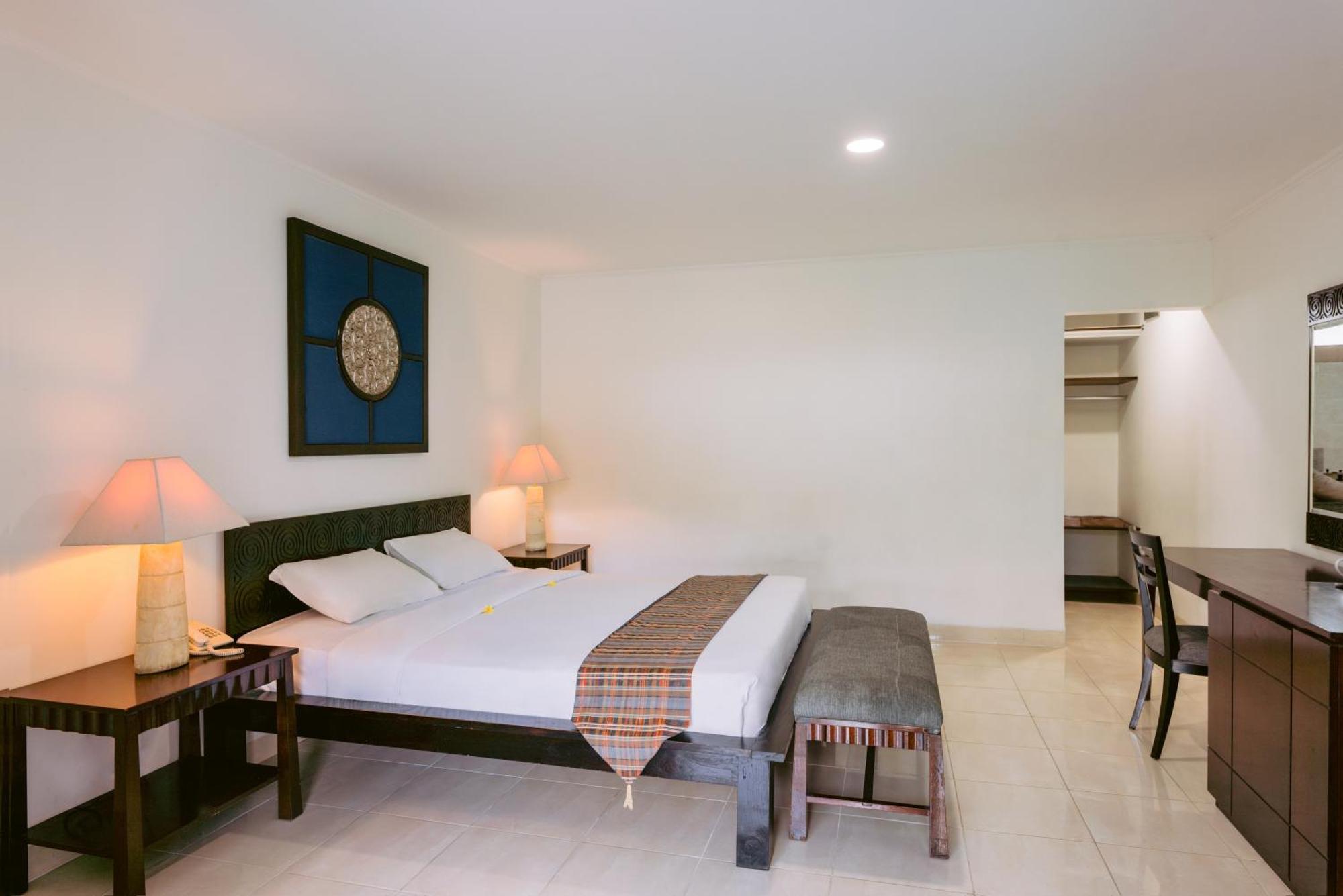 Legong Keraton Beach Hotel Canggu  Exterior photo
